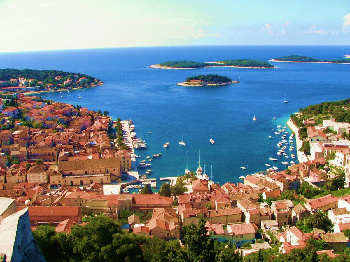 Nora Hvar Bed & Breakfast 3*
